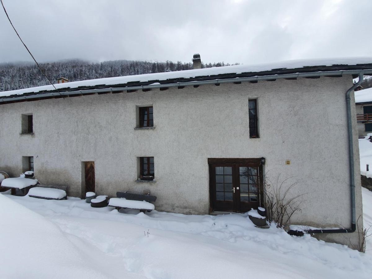 Bourg-Saint-Pierre : Le Cachet D'Antan Apartment Екстериор снимка